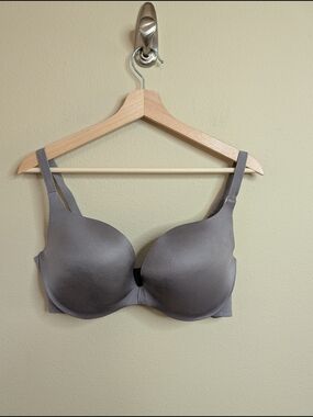 Victoria's Secret Push-Up Bra 38D Gray Underwire Smooth T-Shirt Bra